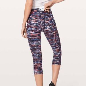 Lululemon Speed Up Crop 21"
Hinshu Alpine White Multi